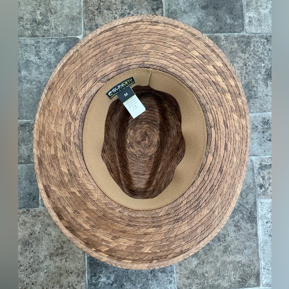 Adorable Straw Hat 👒 - Picture 3 of 8